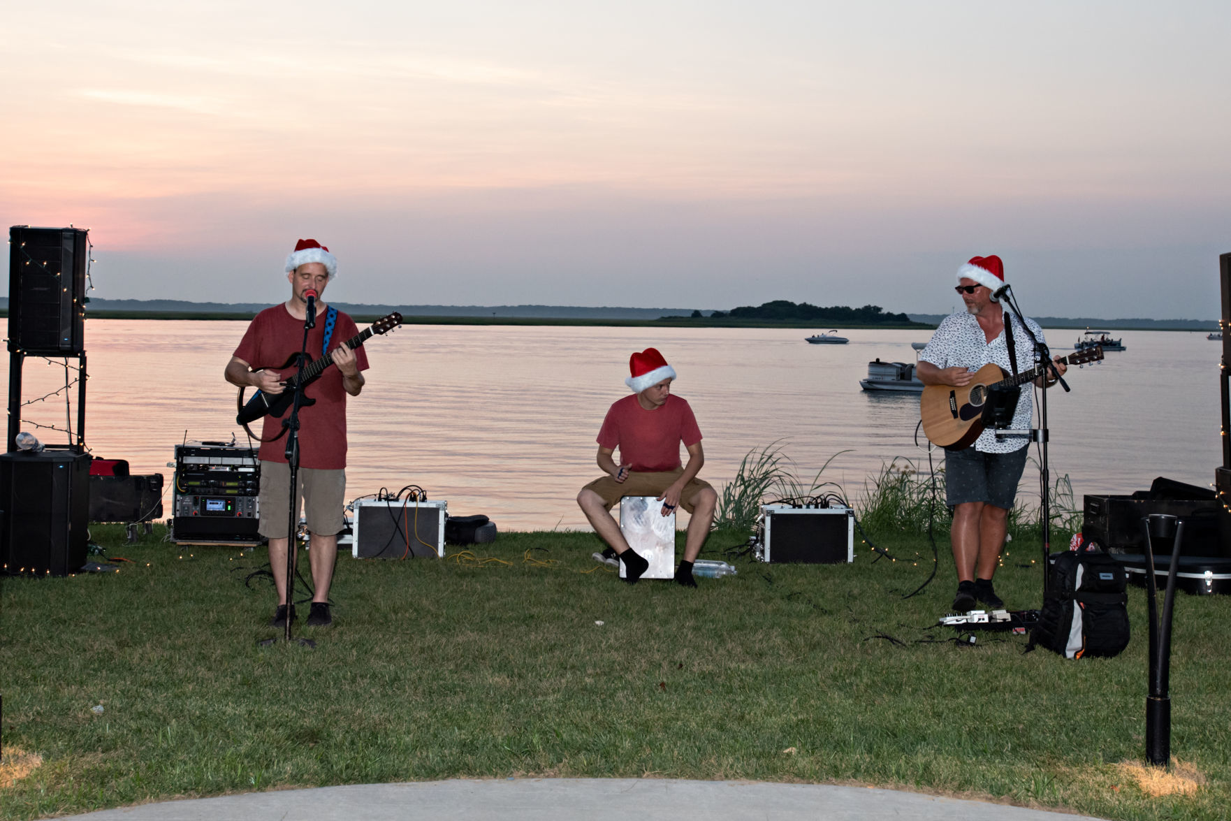 071919_nws_wildwoodxmasinjuly
